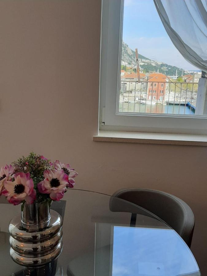 Apartamento Penthouse Maremonte Omiš Exterior foto